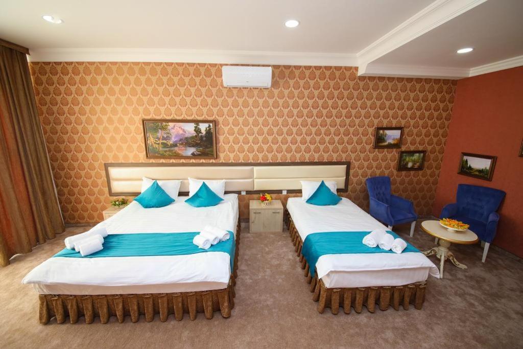 Hotel Globus Tashkent Bagian luar foto
