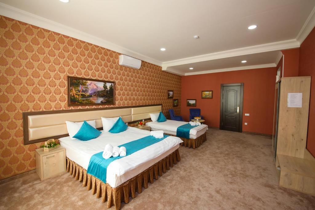 Hotel Globus Tashkent Bagian luar foto