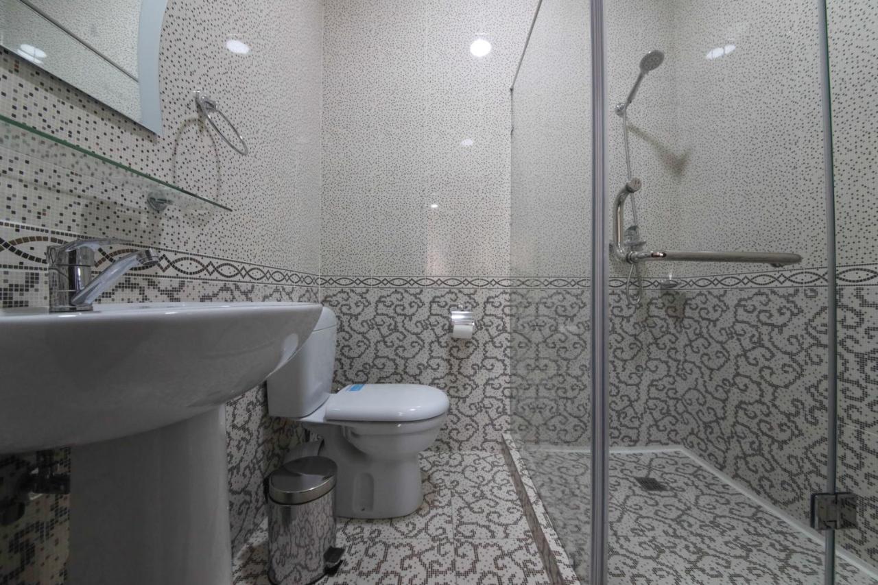 Hotel Globus Tashkent Bagian luar foto