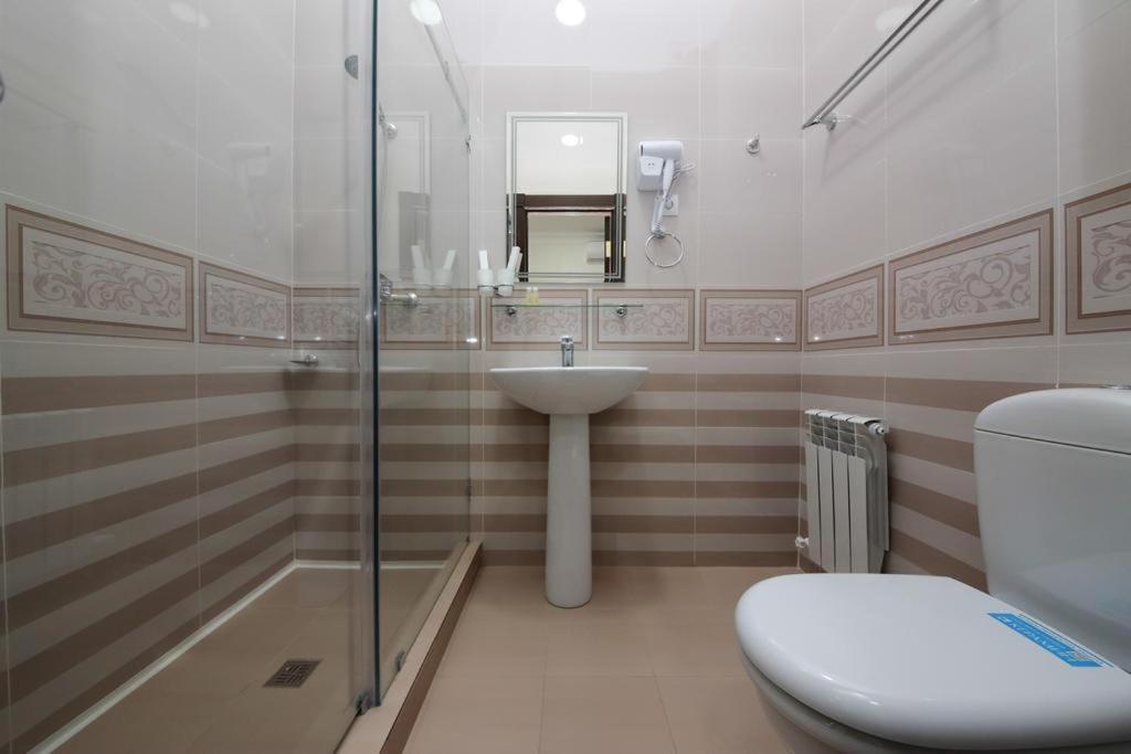 Hotel Globus Tashkent Bagian luar foto