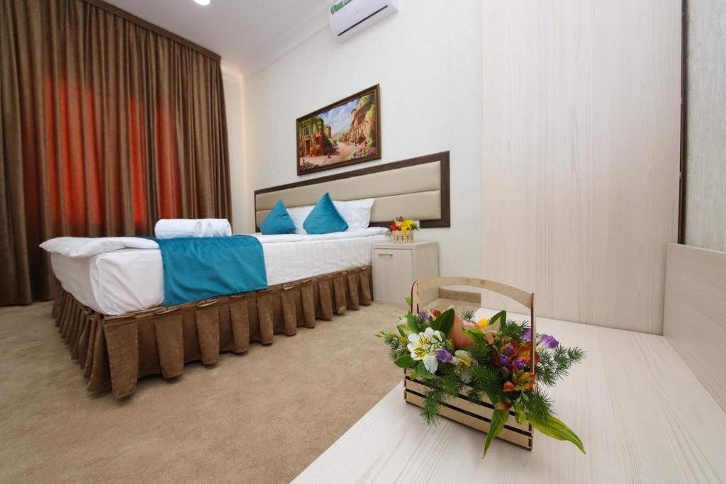 Hotel Globus Tashkent Bagian luar foto