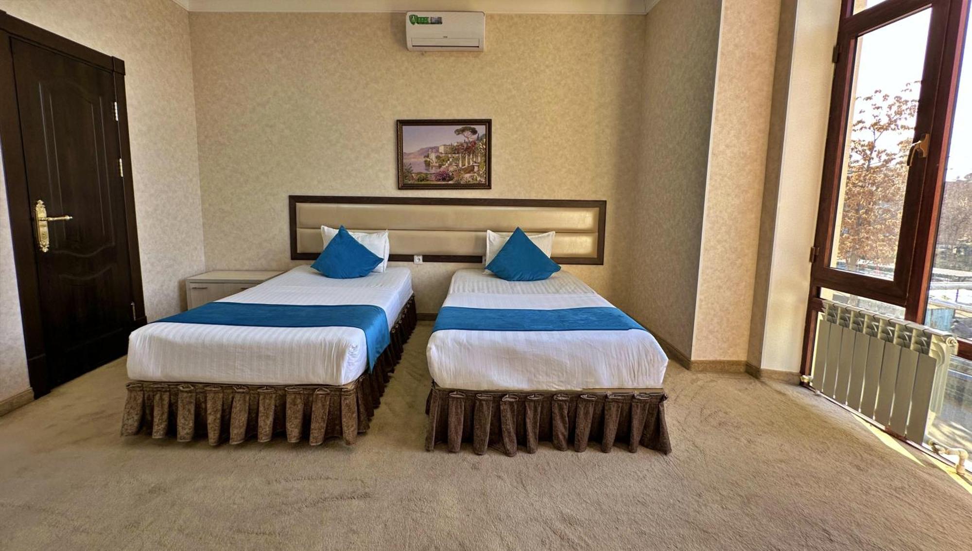 Hotel Globus Tashkent Bagian luar foto