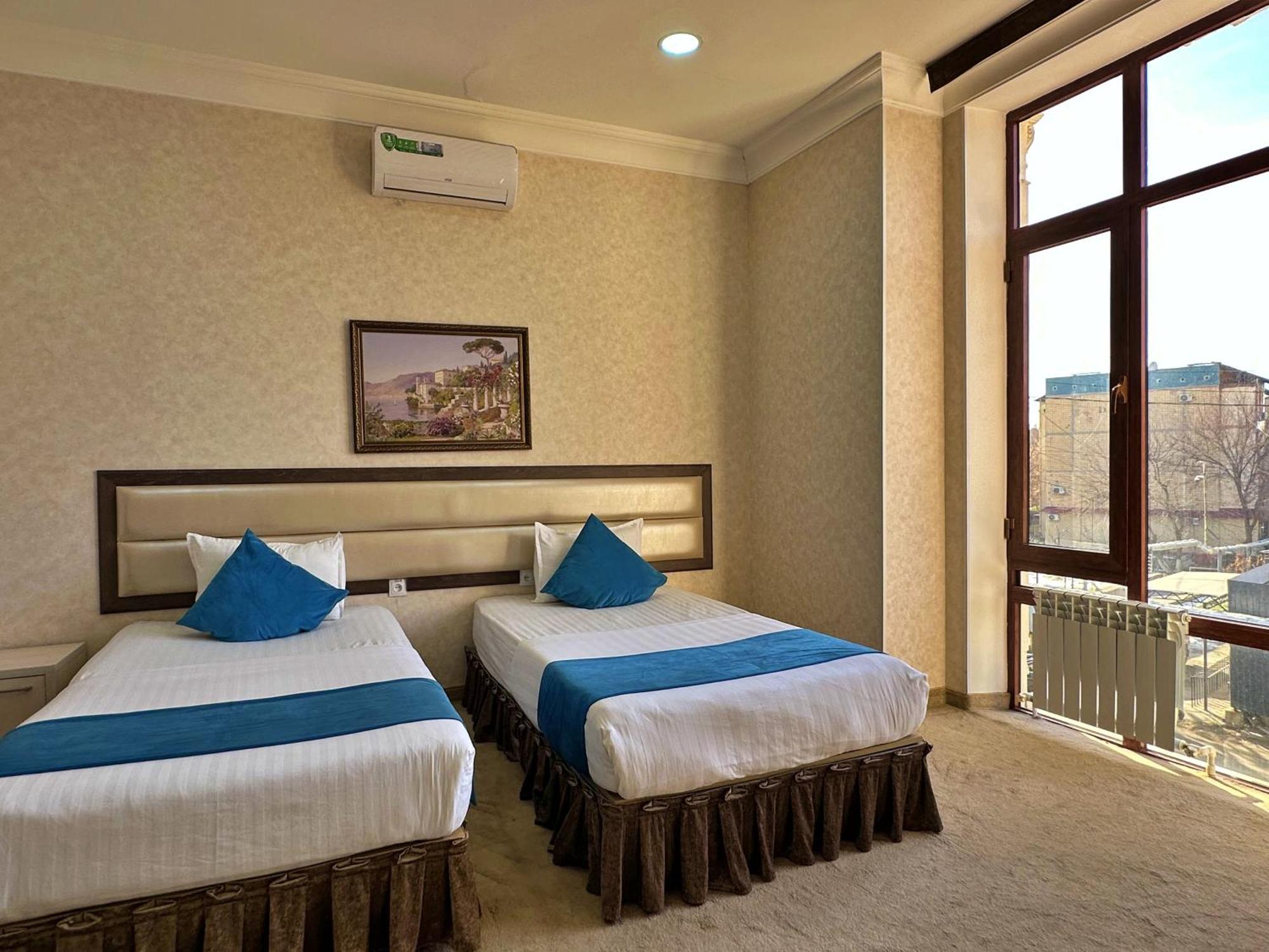 Hotel Globus Tashkent Bagian luar foto